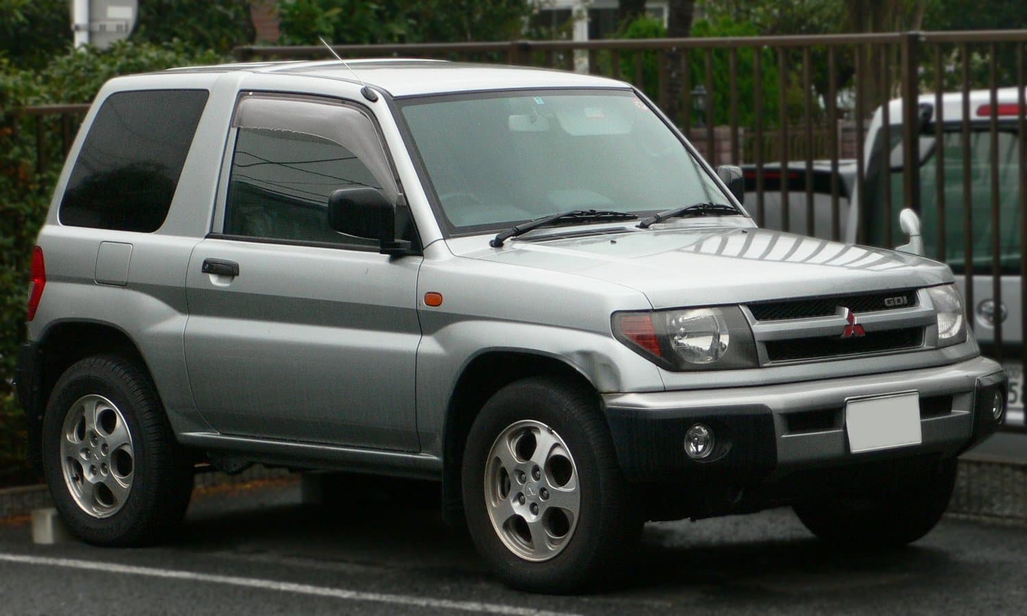 Аренда авто Mitsubishi Pajero IO/Pinin 2.0 (3 двери